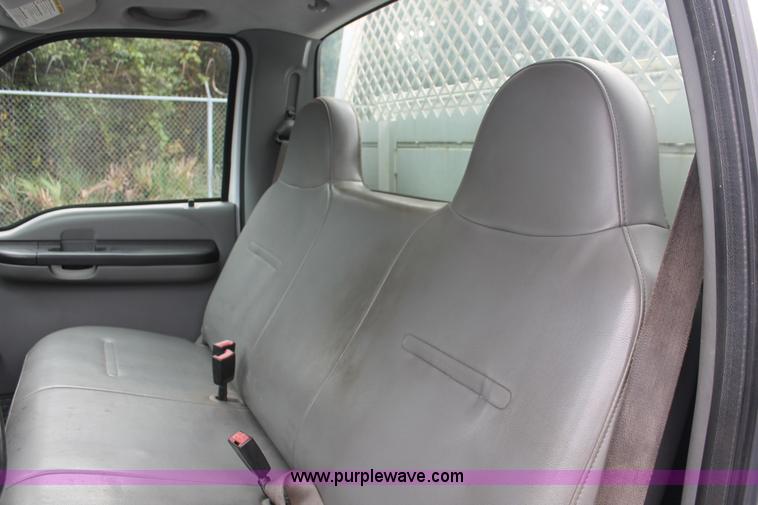 image for item H8398 2006 Ford F550 Super Duty XL service truck