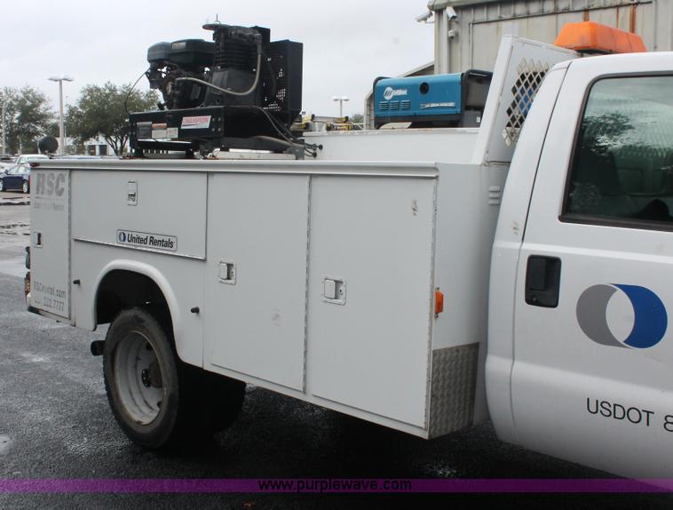 image for item H8398 2006 Ford F550 Super Duty XL service truck