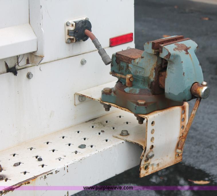 image for item H8398 2006 Ford F550 Super Duty XL service truck