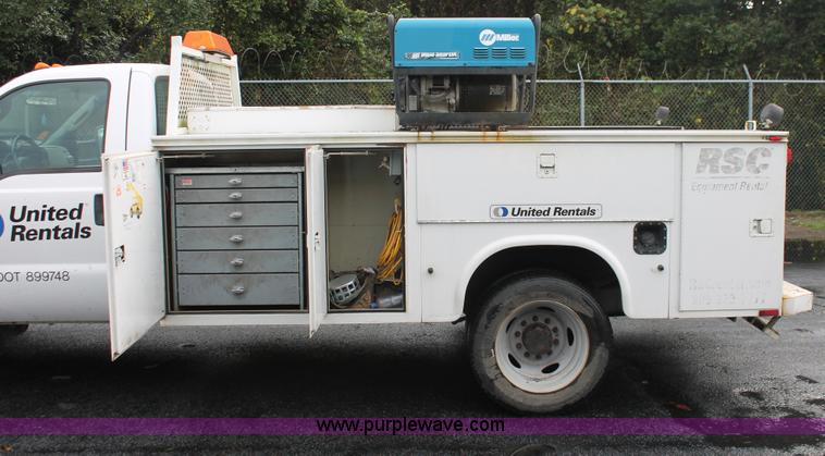 image for item H8398 2006 Ford F550 Super Duty XL service truck