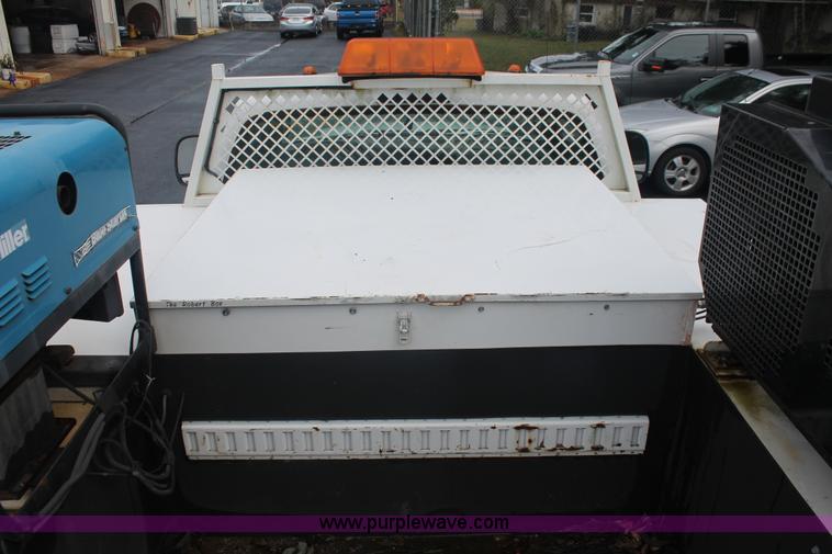 image for item H8398 2006 Ford F550 Super Duty XL service truck