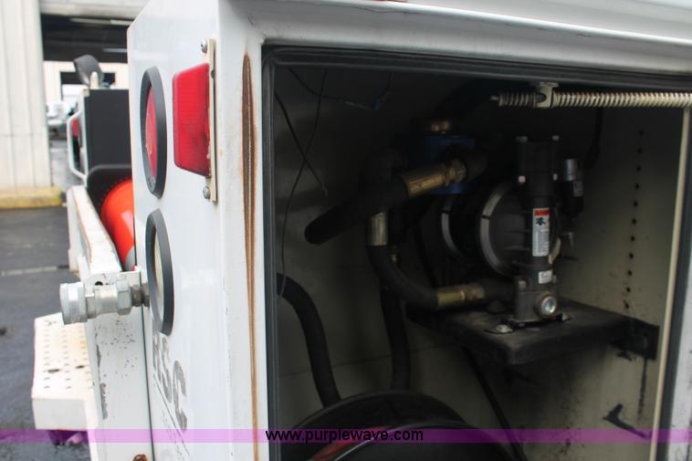 image for item H8398 2006 Ford F550 Super Duty XL service truck