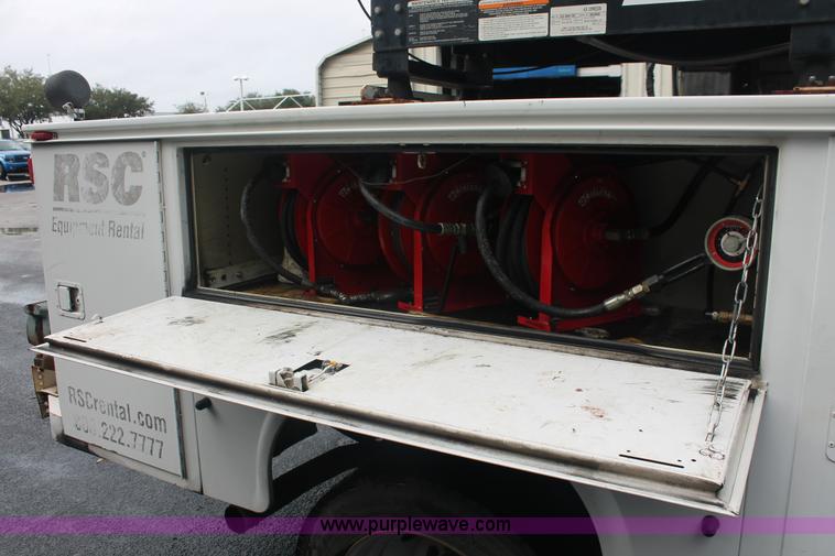 image for item H8398 2006 Ford F550 Super Duty XL service truck