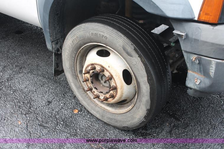 image for item H8398 2006 Ford F550 Super Duty XL service truck