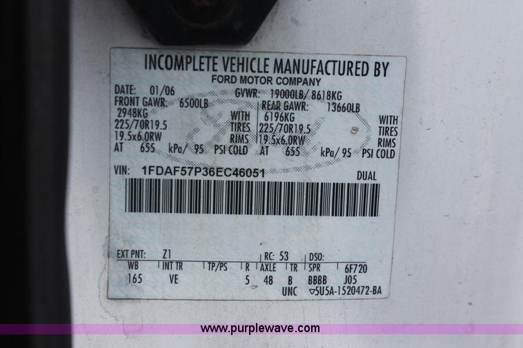 image for item H8398 2006 Ford F550 Super Duty XL service truck