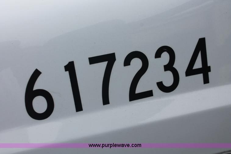 image for item H8398 2006 Ford F550 Super Duty XL service truck