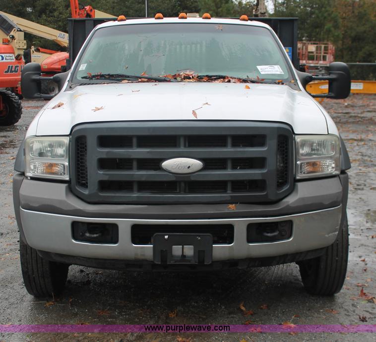 image for item H8399 2005 Ford F450 Super Duty XL stake truck