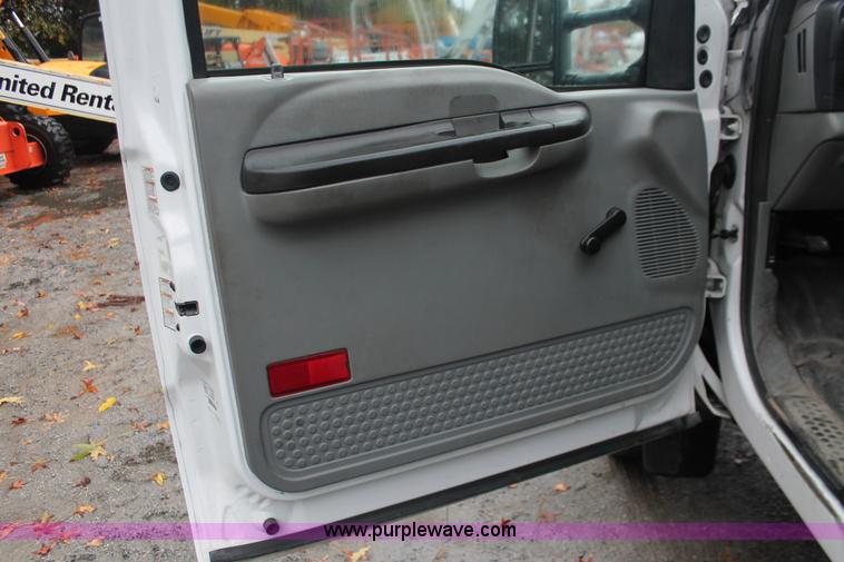 image for item H8399 2005 Ford F450 Super Duty XL stake truck