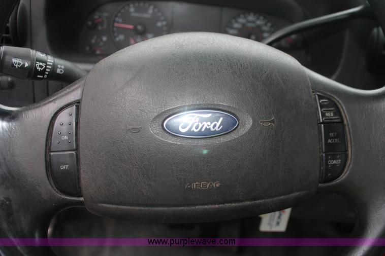 image for item H8399 2005 Ford F450 Super Duty XL stake truck