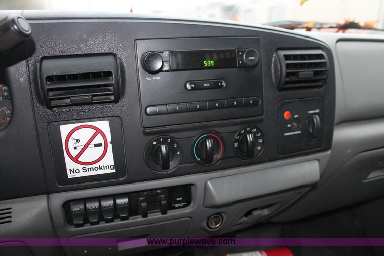 image for item H8399 2005 Ford F450 Super Duty XL stake truck