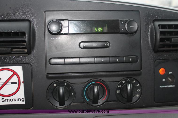 image for item H8399 2005 Ford F450 Super Duty XL stake truck