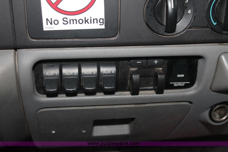 image for item H8399 2005 Ford F450 Super Duty XL stake truck