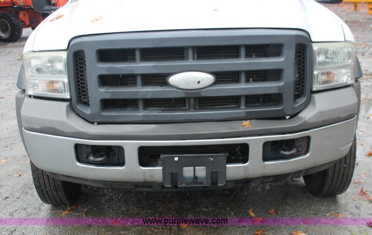 image for item H8399 2005 Ford F450 Super Duty XL stake truck