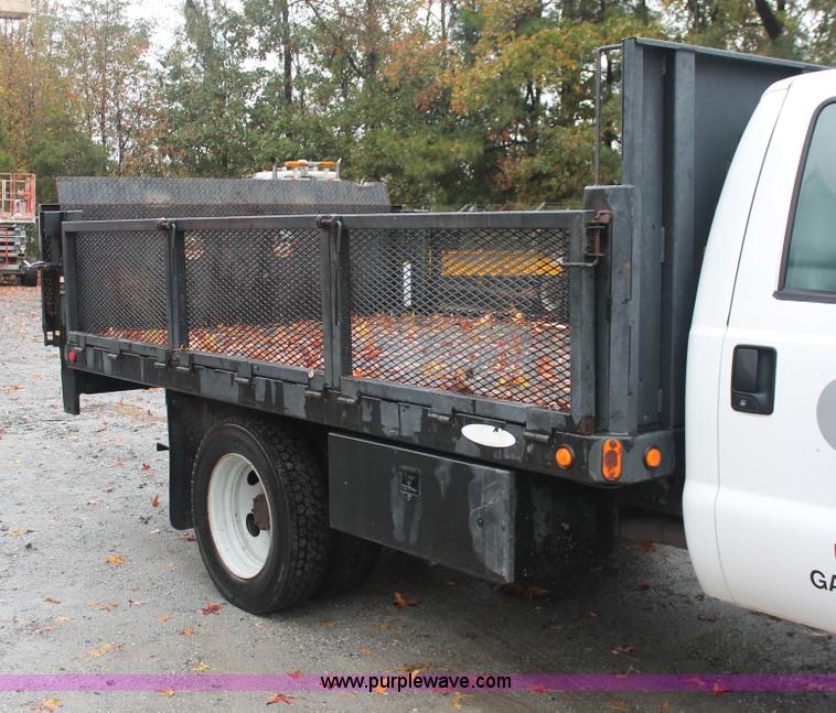 image for item H8399 2005 Ford F450 Super Duty XL stake truck
