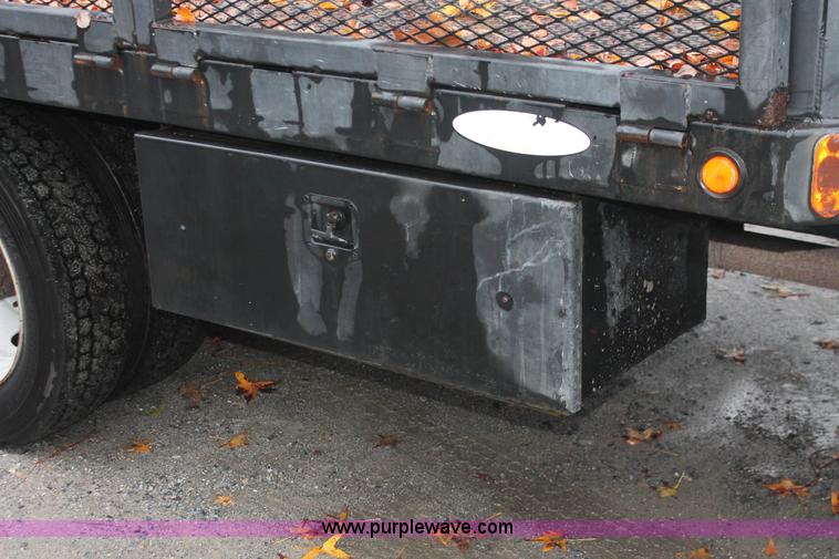 image for item H8399 2005 Ford F450 Super Duty XL stake truck
