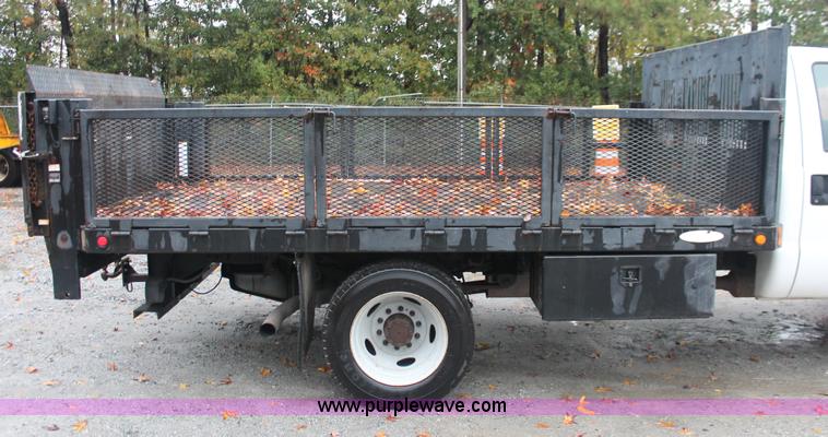 image for item H8399 2005 Ford F450 Super Duty XL stake truck