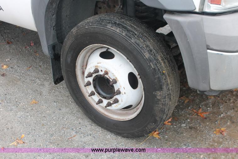 image for item H8399 2005 Ford F450 Super Duty XL stake truck