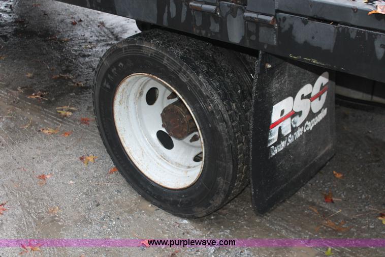 image for item H8399 2005 Ford F450 Super Duty XL stake truck