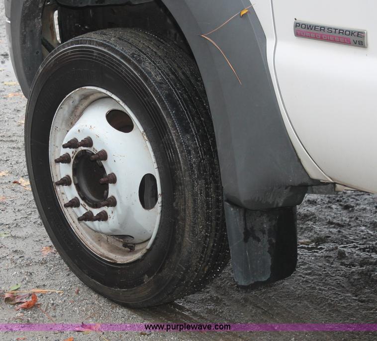 image for item H8399 2005 Ford F450 Super Duty XL stake truck