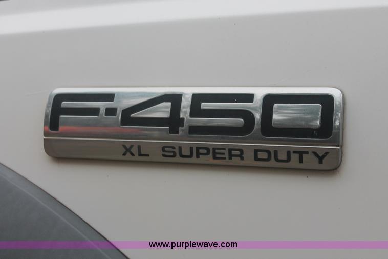 image for item H8399 2005 Ford F450 Super Duty XL stake truck