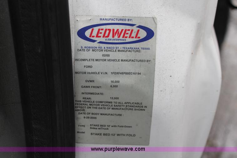 image for item H8399 2005 Ford F450 Super Duty XL stake truck