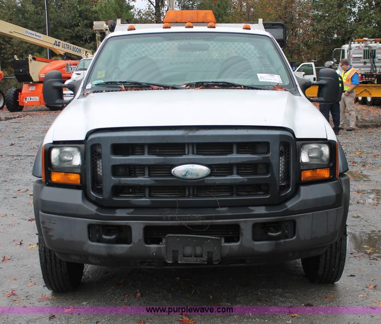 image for item H8400 2006 Ford F550 Super Duty XL service truck