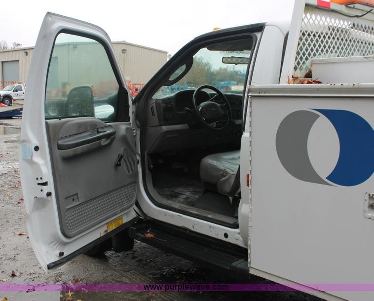 image for item H8400 2006 Ford F550 Super Duty XL service truck