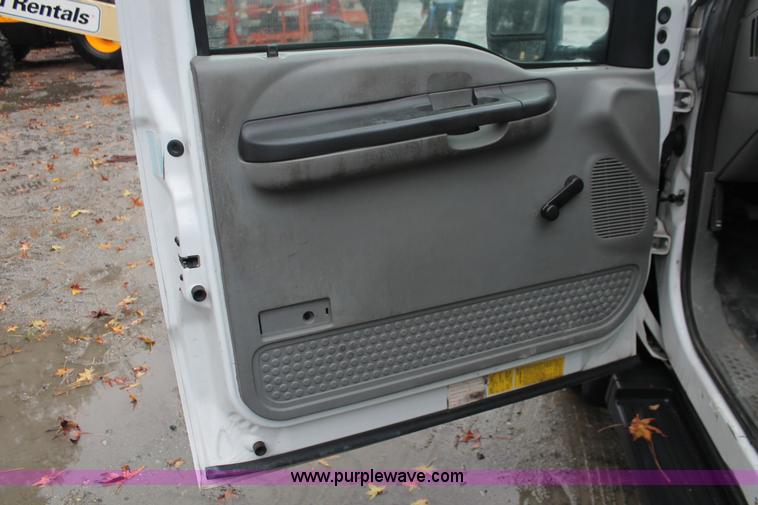 image for item H8400 2006 Ford F550 Super Duty XL service truck