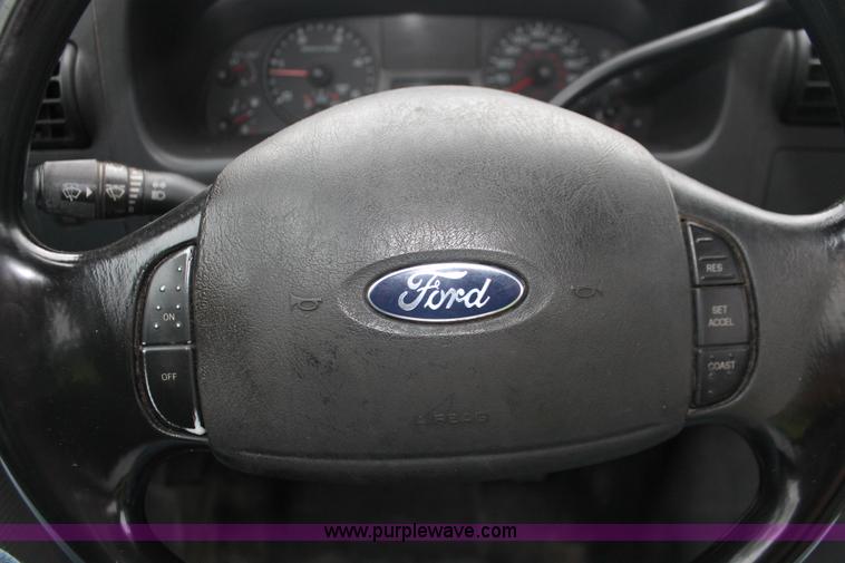 image for item H8400 2006 Ford F550 Super Duty XL service truck