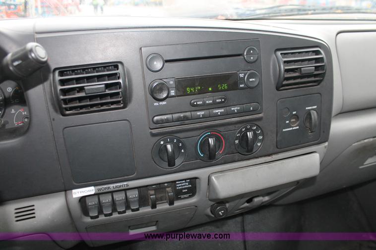image for item H8400 2006 Ford F550 Super Duty XL service truck