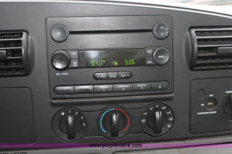 image for item H8400 2006 Ford F550 Super Duty XL service truck