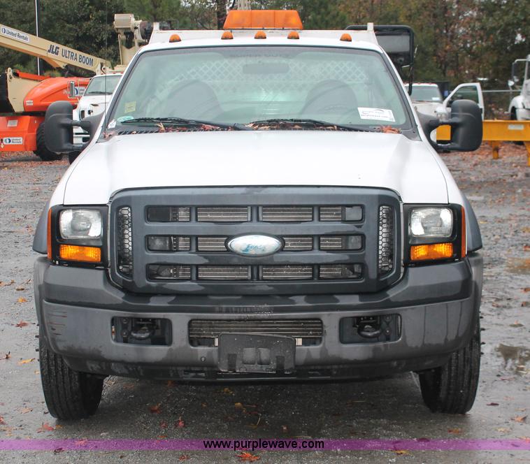 image for item H8400 2006 Ford F550 Super Duty XL service truck
