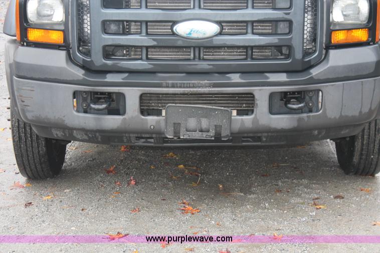 image for item H8400 2006 Ford F550 Super Duty XL service truck