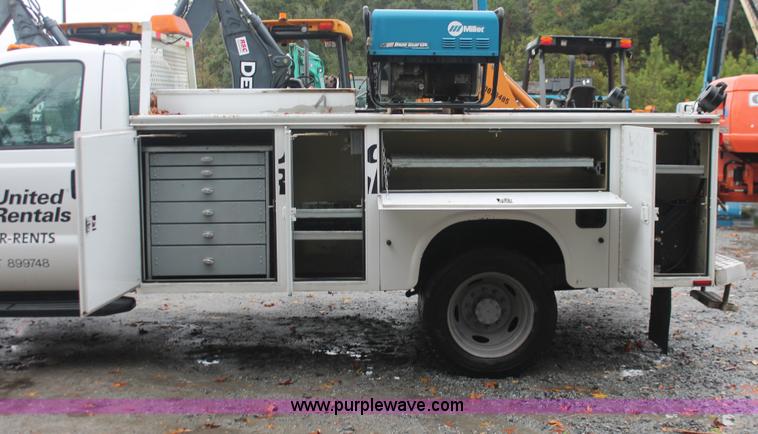 image for item H8400 2006 Ford F550 Super Duty XL service truck