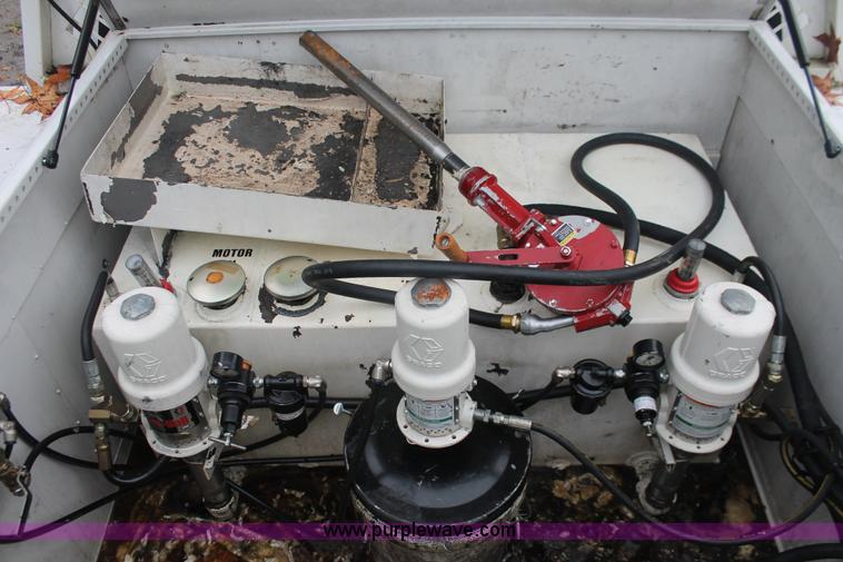 image for item H8400 2006 Ford F550 Super Duty XL service truck