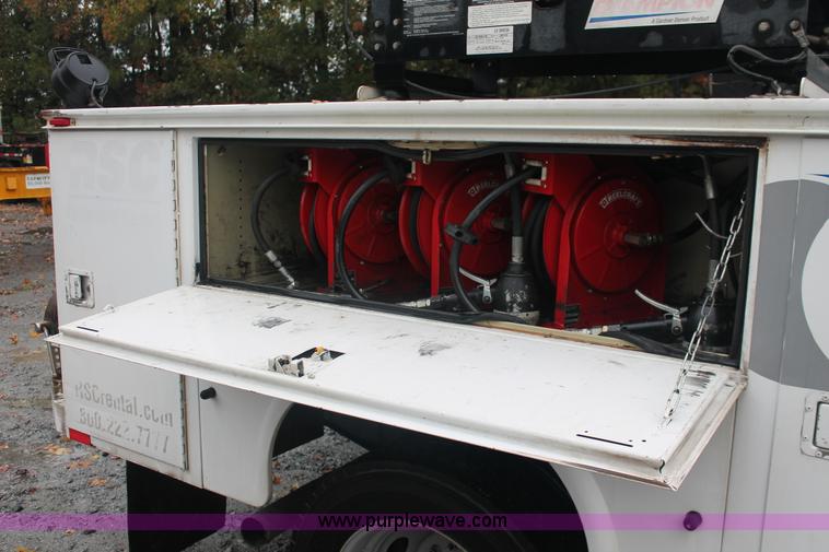 image for item H8400 2006 Ford F550 Super Duty XL service truck