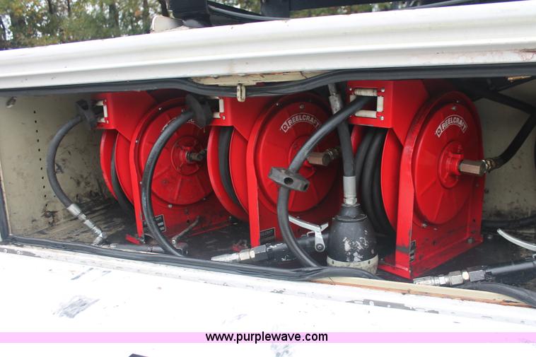 image for item H8400 2006 Ford F550 Super Duty XL service truck