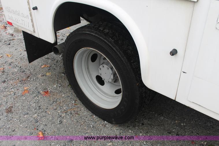 image for item H8400 2006 Ford F550 Super Duty XL service truck
