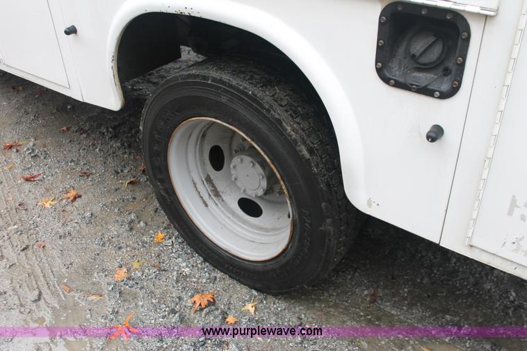image for item H8400 2006 Ford F550 Super Duty XL service truck