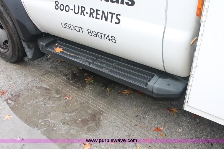image for item H8400 2006 Ford F550 Super Duty XL service truck