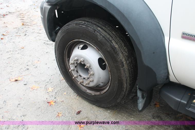 image for item H8400 2006 Ford F550 Super Duty XL service truck