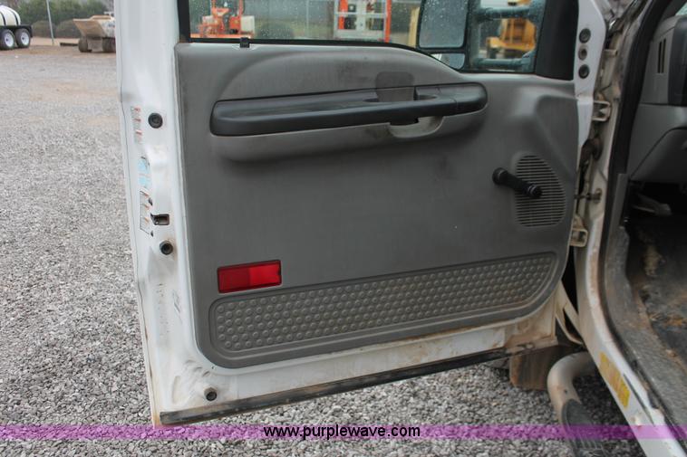 image for item H8401 2005 Ford F550 Super Duty XL service truck