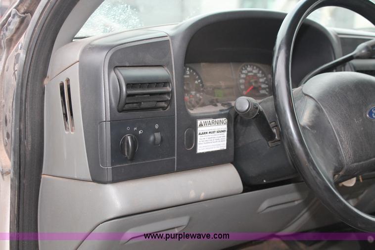 image for item H8401 2005 Ford F550 Super Duty XL service truck