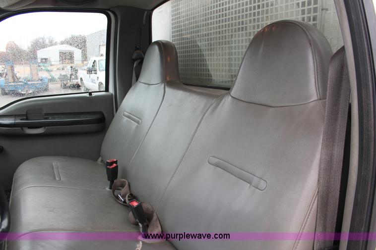 image for item H8401 2005 Ford F550 Super Duty XL service truck