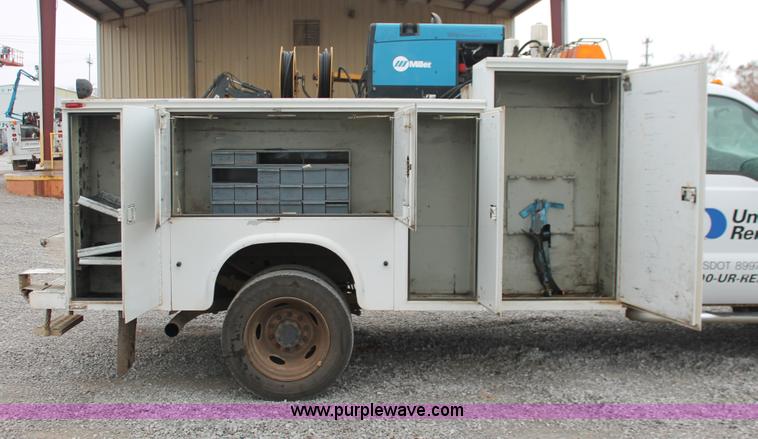 image for item H8401 2005 Ford F550 Super Duty XL service truck