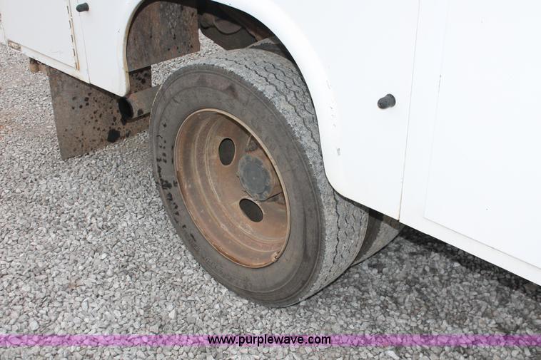 image for item H8401 2005 Ford F550 Super Duty XL service truck