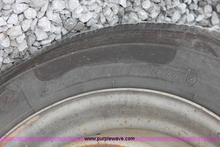 image for item H8401 2005 Ford F550 Super Duty XL service truck