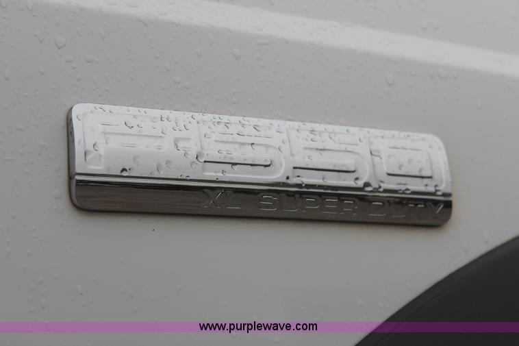 image for item H8401 2005 Ford F550 Super Duty XL service truck