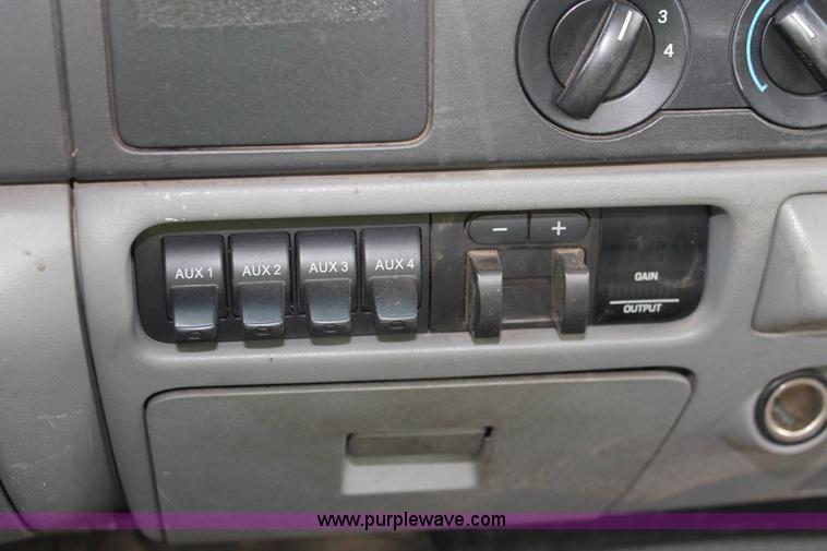 image for item H8402 2007 Ford F550 Super Duty XL service truck