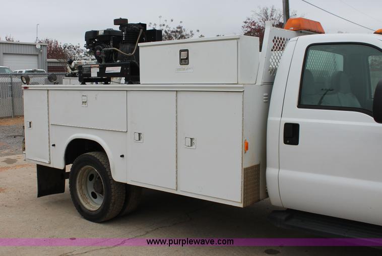 image for item H8402 2007 Ford F550 Super Duty XL service truck